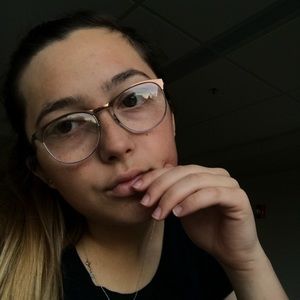 Meet your Posher, Laynie